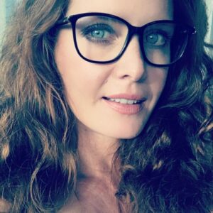 Rebecca Mader Instagram - Do my new glasses make me look clevererer? 🤓💚 When I get to 400K here on Insat I'm gonna do an #askbex I'll take your Q's from here and Answer you on snapchat!👻