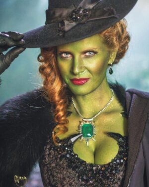 Rebecca Mader Instagram - Happy #wickedwednesday #mypretties 📸: @vfxsup 💚🔥