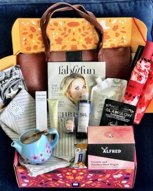 Rebecca Mader Instagram - I’ve partnered with @fabfitfun and I couldn’t be more excited! #fabfitfunpartner Use the Code “REBECCA” to get $10 off your first box!! It’s a subscription box that comes 4 times a year! That’s like having 4 Birthdays or 4 Christmases!! This is a wicked company that supports female-founded companies. This Fall Box out now supports Christina Applegate’s non profit ‘Right Action For Women’ which provides financial assistance for women who are at an increased risk for breast cancer. Treat yourself and tag a friend you think would love this too!💚 #fabfitfun #fabfitfunpartner @fabfitfun