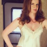 Rebecca Mader Instagram - Happy #wickedwednesday #mypretties I had a BLAST shooting our pilot #likefamily last night with @ketherdonohue @brandonsmithceo & @blakeanderson 🌟What an amazing group of humans!!! And what better way to spend my #wickedwednesday than traveling back to Vancouver! 💚✈️ Hashtag BLESSED!