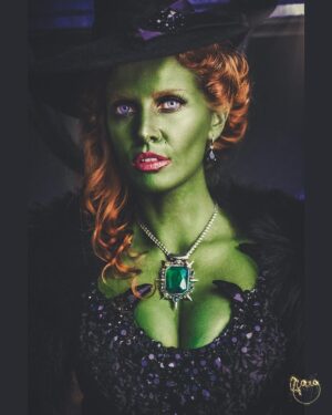Rebecca Mader Instagram - #tbt Missing this witch today 💚 📸 @vfxsup #onceuponatime #zelena #wickedalwayswins 🔥