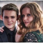 Rebecca Mader Instagram - Happy #wickedwednesday to all #mypretties Happy #onceuponatime Day to my U.K. Pretties! 🇬🇧 @netflixuk Throwback pic of me and the delightful @robbiekay71 #peterpan #zelena 💚✨ Photo Cred: @vfxsup #neverland #Oz