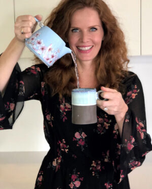 Rebecca Mader Instagram - I’ve partnered with @fabfitfun and I couldn’t be more excited! #fabfitfunpartner Use the Code “REBECCA” to get $10 off your first box!! It’s a subscription box that comes 4 times a year! That’s like having 4 Birthdays or 4 Christmases!! This is a wicked company that supports female-founded companies. This Fall Box out now supports Christina Applegate’s non profit ‘Right Action For Women’ which provides financial assistance for women who are at an increased risk for breast cancer. Treat yourself and tag a friend you think would love this too!💚 #fabfitfun #fabfitfunpartner @fabfitfun