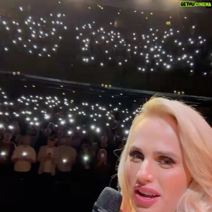 Rebel Wilson Instagram - Manchester!!! Not only are you great at football but you are such an awesome crowd! I felt so honored to share the stage with you all tonight ❤️🇬🇧❤️ #rebelrising