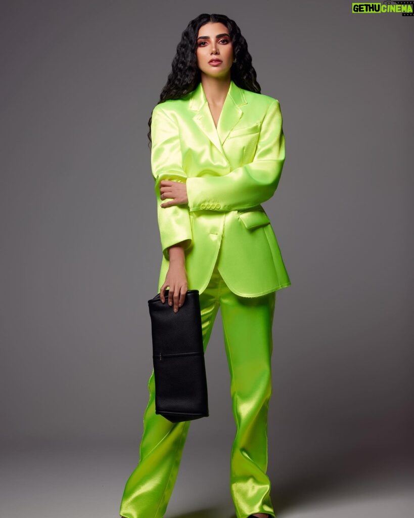 Reem Samy Instagram - Keep calm and love neon colors 🌈 Styled by @musaed.d Full look @maxmara @alyasra Hair & make up @mosh.artist1 Photoghrapher @leo_graphy90