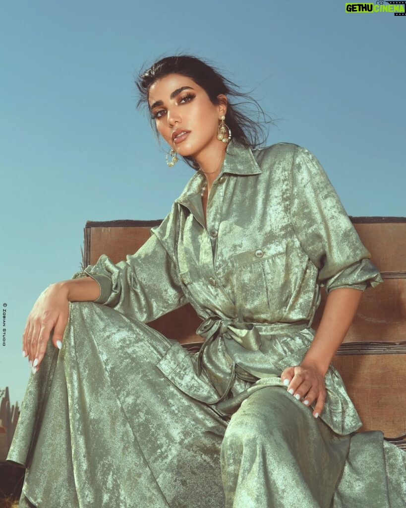 Reem Samy Instagram - ☀️☀️☀️ Photographer @zobiansaadofficiall Styled by @nabilajadallah Outfit @solos_stylishwear @urbanisms tore Make up @marwashaheen_makeupartist Hair @wassimsteve