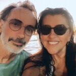 Regina Casé Instagram - Esse é @luizzerbini pai da minha filha @beneditazerbini e vô do meu neto Brás. Eu adoro ele não só por isso ou por ser o maior pintor que existe e o que mais me emociona,mas também pq ele tem uma memória incrível (😂piada interna) e como a gente se conhece desde o paleolítico da nossa história,nós lembramos mil coisas o tempo todo e a dá muita risada… Esse carrossel poderia se chamar: “DE FÉRIAS COM O EX !😂 1 nós no mar 2 Luiz e Benedita na Igreja do Boqueirão 3 vó Yayá vô Zerbini o q arde cura 4 no atelier do querido @daniel.jorge_ 5 na exposição deslumbrante de @walterfirmo 6 Parabéns! @gilmarilia MAM Salvador 7 tomando a fresca no Largo de Santo Antônio com @apitta73 e yoyô @eciavatta 8 2 artistas falando sobre seus trabalhos 8 tomando a fresca no Largo de Santo Antônio com @apitta73 e yoyô @eciavatta t 9 noite da beleza negra 10 nós no por do sol da baia de todos os santos