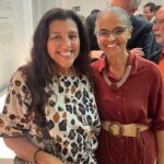Regina Casé Instagram - Ontem, vivi um momento muito emocionante na inauguração do Museu do @jardimbotanicorj! Dei voz à Sumaúma (Ceiba Pentandra), a rainha da floresta, a árvore mais linda da Amazônia. Adorei interpretar esse papel. Que personagem grandioso, que meu Yoyô, @eciavatta, me deu de presente nesta imersão tão comovente e deslumbrante que ele fez. E mais incrível foi encontrar a querida ministra do Meio Ambiente, @marinasilvaoficial , e vermos juntas, pela primeira vez, essa homenagem para a floresta que nós duas amamos tanto! Viva a Amazônia Viva @eciavatta Viva o novo museu do @jardimbotanicorj Corram para lá e levem as crianças! 🌳 #ReginaCase #JardimBotanicoRJ #Amazonia