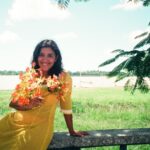 Regina Casé Instagram - Olha eu passeando pela vida afora… Tempo tempo tempo tempo… Qual Regina você prefere? 👀 #TBT #ReginaCase