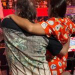 Regina Casé Instagram - Esse é @luizzerbini pai da minha filha @beneditazerbini e vô do meu neto Brás. Eu adoro ele não só por isso ou por ser o maior pintor que existe e o que mais me emociona,mas também pq ele tem uma memória incrível (😂piada interna) e como a gente se conhece desde o paleolítico da nossa história,nós lembramos mil coisas o tempo todo e a dá muita risada… Esse carrossel poderia se chamar: “DE FÉRIAS COM O EX !😂 1 nós no mar 2 Luiz e Benedita na Igreja do Boqueirão 3 vó Yayá vô Zerbini o q arde cura 4 no atelier do querido @daniel.jorge_ 5 na exposição deslumbrante de @walterfirmo 6 Parabéns! @gilmarilia MAM Salvador 7 tomando a fresca no Largo de Santo Antônio com @apitta73 e yoyô @eciavatta 8 2 artistas falando sobre seus trabalhos 8 tomando a fresca no Largo de Santo Antônio com @apitta73 e yoyô @eciavatta t 9 noite da beleza negra 10 nós no por do sol da baia de todos os santos