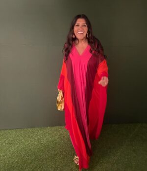 Regina Casé Instagram - Eu chegando ontem glamurosa na festa de #50anosangélica !
A pergunta é :
Tô linda ou tô bonita?
Tô Bonita ou tô Linda????
ou maravilhosona????🥰

Tá valendo @mynce_life essa nossa parceria maravilhosa!
não é #publi é agradecimento ❣️
