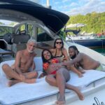 Regina Casé Instagram - Meu compadre @xandedepilares escondendo a barriguinha e minha comadre @mikimbeth exibindo o barrigão!!!!😂🤣😂 Vem Estrela minha afilhadinha ! Vem Estrelinha que a gente já te ama muito!🌟🌟🌟🌟🌟🌟🌟🌟🌟🌟🌟🌟🌟🌟🌟