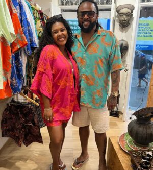 Regina Casé Instagram - Papai @xandedepilares
 mamãe @mikimbeth  e a dinda aqui vão mostrar pra Estrela quando ela nascer,como foi linda essa primeira viagem dela pra Bahia ,ainda na barriga!!!❤️❤️❤️acham que ela tá curtindo Salvador?😅😍