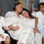 Regina Casé Instagram - Ontem foi dia de agradecer ! Que benção ver nossa Pretinha tão bem! Uma celebração linda e cheia de emoção nessa que é quase minha segunda casa aqui na Bahia… @irmandadedoshomenspretos Rezar cantando e sambando é o OURO! Viva @pretagil 🤍 📸: @agenciabrazilnews #ReginaCase #Salvador #PretaGil