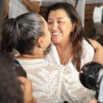 Regina Casé Instagram - Ontem foi dia de agradecer ! Que benção ver nossa Pretinha tão bem! Uma celebração linda e cheia de emoção nessa que é quase minha segunda casa aqui na Bahia… @irmandadedoshomenspretos Rezar cantando e sambando é o OURO! Viva @pretagil 🤍 📸: @agenciabrazilnews #ReginaCase #Salvador #PretaGil