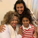 Regina Casé Instagram - Hoje é dia da Marrom! Que alegria quando a gente se encontra na avenida, na festa, no samba, na fé…!! Que mulher é essa, minha gente! Que coisa maravilhosa! Que potência! Que coisa linda e vitoriosa! Sou apaixonada por ela! Feliz aniversário, @alcioneamarrom! ❤️🎉