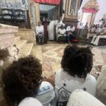 Regina Casé Instagram - Ontem foi dia de agradecer ! Que benção ver nossa Pretinha tão bem! Uma celebração linda e cheia de emoção nessa que é quase minha segunda casa aqui na Bahia… @irmandadedoshomenspretos Rezar cantando e sambando é o OURO! Viva @pretagil 🤍 📸: @agenciabrazilnews #ReginaCase #Salvador #PretaGil