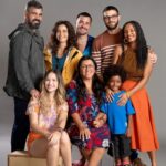 Regina Casé Instagram - ACABOU! Ontem terminamos um trabalho lindo! Que delícia e privilégio viver Dona Lurdes mais uma vez! Maravilhoso encontrar meus amores no set para contarmos mais histórias juntos ❤️ Não sei nem por onde começar a agradecer… Vou pelo caminho de agradecer a @manueladiasautora , ao diretor @crismarquesreis e TODA essa equipe apaixonante que trabalhou tanto e tão lindamente para fazer esse filme acontecer! Agradecer ao elenco (que eu estava morrendo de saudade) e aos meus novos e maravilhosos parceiros de cena! Teve dancinha e muito amor! Mal posso esperar para ver com vocês! Imagina só Dona Lurdes na telona??? 😍😍 Obrigada, mais uma vez, a todos! Dona Lurdes, o Filme, em breve nos cinemas! ❤️ #ReginaCase #AmorDeMae #DonaLurdesOFilme