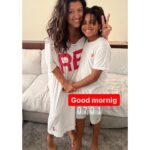 Regina Casé Instagram - Eu sei que é uma loucurinha trazer essa foto que eu postei hoje cedinho do story pro feed! Mas é que eu adorei tudo nela… Adorei matar a saudade do Roque! Adorei a carinha da gente! O cabelo da gente! Os pezinhos da gente! Tudinho ❤️ Não é lindo o meu filho? ❤️ #ReginaCasé #Familia #filho