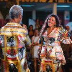 Regina Casé Instagram - Um dos momentos mais emocionantes da minha festa foi quando o Yoyô subiu no palco e, ao som de Fogo e Paixão, fez essa declaração de amor. Te amo, Yoyô! ❤️ *********^^^^******^^^^^^******^^^^^ Amor de uma vida se constrói durante uma vida. Um sentimento recíproco que pulsa dentro do coração e se espalha pelo corpo todo. E tão gigante que consegue ultrapassar todos os desafios e dramas, que são inevitáveis, além das dificuldades do dia-a-dia, coisas pequenas que podem ser, num momento de desespero, a gota d’água. Mas nosso copo é grande e largo, como o lago do amor. E quando está tudo em paz, é a maior maravilha do mundo! Ter uma parceira para encarar esse mundo louco. O colo num dia daqueles... O carinho que vem do nada, sem pedir nada em troca... Uma conversa que põe tudo no lugar... E, porque não, um 5ex0 gostoso! Quem casa quer casa. Quem quer casa, quer criança. Hoje somos uma família com filha, filho, neto, genro e amigos. Parabéns Yaya! 📸: @leandrojorasfoto