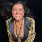 Regina Casé Instagram - Tchau, 69! Foi gostoso pra caramba! Foi uma delícia! 😂 Vem no movimento da #Case70