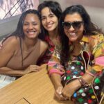 Regina Casé Instagram - Dona Lurdes, O Filme ! Ai como a gente tá feliz com essa volta! @thiagomartins @jessicaellen @nandacosta @chay @cazarre @claragalinari … E olha quem se juntou à gente! @evandromesquita e @arletesallesoficial … E ainda tem muito mais surpresas incríveis! Quem já tá na fila do cinema????? 👀 #ReginaCase #DonaLurdes #CinemaBrasileiro