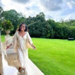 Regina Casé Instagram - Caminhando firme dos 69 para os 70! Dia 25 de fevereiro tá aí, hein gente! Quero beijo, abraço, parabéns, presentes… 😂❤️ #ReginaCase