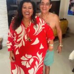 Regina Casé Instagram - Amiga que é amiga tapa a barriguinha do aniversariante pra ele ficar fininho…. Nem precisa por ele sempre tá bem na foto,né? Te amo @zecapagodinho ❤️ Quem não ama????❤️