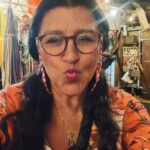 Regina Casé Instagram - Boa noite minha gente ! Que eu vou dormir logo pra chegar depressa quinta-feira dia 28 com Dona Lurdes O Filme nos cinemas!!!!! Quem tá contando os minutos pra assistir???? Marca quem você acha que vai adorar e quem vc quer que veja o filme com você!