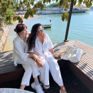 Regina Casé Instagram - A gente se achou e nunca mais desgrudou…
Feliz aniversário meu amor! @leticiacolin ❤️