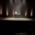 Regina Casé Instagram - Dá pra acreditar que essa mulher gigante depois de nos presentear com uma noite memorável no teatro,emoção no palco com o brilhantismo da nossa amada amiga @fernandamontenegrooficial e emoção na plateia onde eu e @eciavatta comovidos vimos @beneditazerbini e @joaopedrojanuario em lágrimas assistindo toda aquela potência, dá pra acreditar ,que antes que pudéssemos escrever gratos por essa maravilha que ela nos proporcionou ,essa mulher nos mandou flores para cada um,lindos cartões e esse presente (já de rapazinho) pro Roque?!?! Dá pra acreditar?!?!?! Fernanda você não existe!!! Ou melhor,ainda bem que você existe Fernanda!!! Nós te amamos muito!!!!!❤️