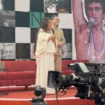Regina Casé Instagram - Se eu já fico alucinada quando vejo Maria Bethânia no palco sozinha ou Caetano no palco sozinho... Não consigo nem imaginar a emoção que vai ser esses dois juntos! Ontem, na linda homenagem que eles receberam no Caldeirão do Mion, deu pra sentir um pouco do que vai ser essa maravilha. Não sei se meu coração vai aguentar. Esses dois são tão importantes pra mim... Meus faróis, meus guias!! Quem mais, como eu, é completamente apaixonada por Caetano e Bethânia? ❤️ #ReginaCase #CaetanoVeloso #mariabethânia #caetanoebethania