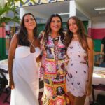 Regina Casé Instagram - Hoje, dia da mulher, eu começo mostrando essa aí, @beneditazerbini, minha filha, que me tornou mãe, me ensinou a gostar de ser mulher, a querer ser mulher, a amar uma outra mulher. Ela e outras mulheres incríveis organizaram essa festa linda para mim, e muitas foram me beijar e abraçar, como #AdrianaEsteves, @virginiacase, @patycase, @pretagil, @violetazerbini, @rita.zerbini, @sophiecharlotte1, @leticiacolin, @paulamiller, @clakopke, @donadamangueira, @taisdeverdade e @tete.pagodeira e mais tantas e tantas que não cabem aqui no carrossel, mas que moram no meu coração. Obrigada, mulheres. E a todas essas mulheres, as que eu já amo e admiro, e a todas que eu ainda vou conhecer, amar, admirar e aprender com elas. ❤️ #ReginaCase #Case70