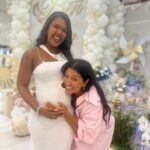 Regina Casé Instagram - ESTRELA!!!! ⭐️ Esse vai ser o nome da minha afilhada! Que festa linda! Que dia emocionante! Emoção genuína, as famílias vibrando, convidados sambando alegres… Que honra! Que alegria esse presente que @xandedepilares e @mikimbeth me deram! Estrela, a dinda já te ama muito! ❤️