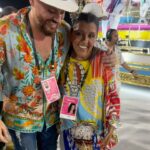 Regina Casé Instagram - Um #tbt para quem assim como eu já está morrendo de saudade do carnaval? Que delícia esses encontros pela avenida!! @_leandrovieirarj meu amor que fez esse desfile lindo da @imperatrizleopoldinenseoficial! minha amiga @taisdeverdade que estava maravilhosa na @oficialportela! Gente, e que sonho que foi desfilar na @granderio! E de onça! 🐆 #ReginaCase #GrandeRio #Carnaval