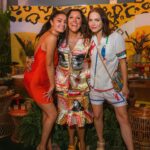 Regina Casé Instagram - Hoje, dia da mulher, eu começo mostrando essa aí, @beneditazerbini, minha filha, que me tornou mãe, me ensinou a gostar de ser mulher, a querer ser mulher, a amar uma outra mulher. Ela e outras mulheres incríveis organizaram essa festa linda para mim, e muitas foram me beijar e abraçar, como #AdrianaEsteves, @virginiacase, @patycase, @pretagil, @violetazerbini, @rita.zerbini, @sophiecharlotte1, @leticiacolin, @paulamiller, @clakopke, @donadamangueira, @taisdeverdade e @tete.pagodeira e mais tantas e tantas que não cabem aqui no carrossel, mas que moram no meu coração. Obrigada, mulheres. E a todas essas mulheres, as que eu já amo e admiro, e a todas que eu ainda vou conhecer, amar, admirar e aprender com elas. ❤️ #ReginaCase #Case70