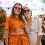 Regina Casé Instagram - Hoje, dia da mulher, eu começo mostrando essa aí, @beneditazerbini, minha filha, que me tornou mãe, me ensinou a gostar de ser mulher, a querer ser mulher, a amar uma outra mulher. Ela e outras mulheres incríveis organizaram essa festa linda para mim, e muitas foram me beijar e abraçar, como #AdrianaEsteves, @virginiacase, @patycase, @pretagil, @violetazerbini, @rita.zerbini, @sophiecharlotte1, @leticiacolin, @paulamiller, @clakopke, @donadamangueira, @taisdeverdade e @tete.pagodeira e mais tantas e tantas que não cabem aqui no carrossel, mas que moram no meu coração. Obrigada, mulheres. E a todas essas mulheres, as que eu já amo e admiro, e a todas que eu ainda vou conhecer, amar, admirar e aprender com elas. ❤️ #ReginaCase #Case70