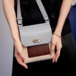 Reina Triendl Instagram - 今日から阪急うめだ本店にて 「Mulberry x Paul Smith」のポップアップショップが開催中です🐿️ 朝から行ってきちゃいました🚄 オリジナルのドローストリングトラベル ポ ーチセットがもらえるキャンペーンもあるのだそう♡ ポップアップは10月3日までです😉 #MulberryxPaulSmith #PR
