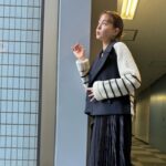 Reina Triendl Instagram - 今日もひるおび!をご覧いただき ありがとうございました♡ お衣装タグ付けしてます🏷️ デニムがとっても履きやすくて、形もキレイで、オーダーしてしまいました☺︎ 今日も寒い! みなさま体調には気をつけてくださいね☁️ 今年もよろしくお願いいたします🙇
