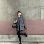 Reina Triendl Instagram - しふく〜🐬 ミニスカート大好きな冬。 タグ付けしたよ🏷️ ダウンは　#comoli 。
