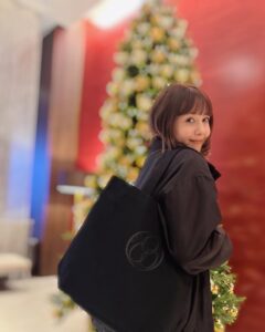 Reina Triendl Instagram - 「OUT OF ORDER」 仙台公演初日無事に終えました☺︎ 舞台は毎日いろんな発見があって楽しい。。 明日も楽しみです! 因みに何枚目かに写ってるのは舞台のグッズ☺︎使えそうなエコバッグに、ハンカチ。 みなさまぜひゲットして 観にいらしてください🙌