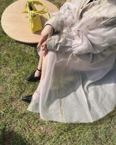 Reina Triendl Instagram - PRADA MODE🩵 東京都庭園美術館にて庭園を舞台に、建築、アート、音楽を満喫してきました☺️ 晴れていて、気持ちがよかった〜! このpradaの洋服もとっても好み☺️☺️ #PRADAMODE
