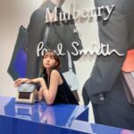 Reina Triendl Instagram - 今日から阪急うめだ本店にて 「Mulberry x Paul Smith」のポップアップショップが開催中です🐿️ 朝から行ってきちゃいました🚄 オリジナルのドローストリングトラベル ポ ーチセットがもらえるキャンペーンもあるのだそう♡ ポップアップは10月3日までです😉 #MulberryxPaulSmith #PR