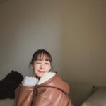 Reina Triendl Instagram - プレゼントでいただいたアウター☺︎ 軽くて、あたたかい！ たくさん着たいと思います💪 親友がブラックを着ていたのだけど、そちらもかなりかわいかったです❤︎ 実は今、ちょこっととある作品の撮影に参加させていただいていて…みなさまに喜んでいただけるよう精一杯頑張ります✌︎