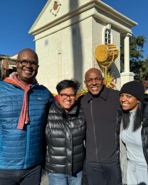 Renée Elise Goldsberry Instagram - My 2024 started with a PARADE!
#RoseBowlParade
The Grand Marshall was 🔥! @audramcdonald #willswenson
4ever grateful 4 the invite! @cswanson44 @meswanson @coleswanson_ @lukeswannn @kenjiswanson @juliarswanson 
#HAPPYNEWYEAR2024
