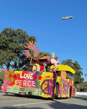 Renée Elise Goldsberry Instagram - My 2024 started with a PARADE!
#RoseBowlParade
The Grand Marshall was 🔥! @audramcdonald #willswenson
4ever grateful 4 the invite! @cswanson44 @meswanson @coleswanson_ @lukeswannn @kenjiswanson @juliarswanson 
#HAPPYNEWYEAR2024