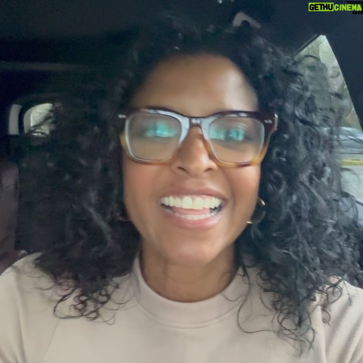 Renée Elise Goldsberry Instagram - #fbf On my way to do #busythisweek ! 1. calm and confident in this spring #powersuit 2. scaring @billieegene because in this glam I’m feeling myself too much to be driving 3. overwhelmed with pride for my girl @busyphilipps! Watch, shop, and laugh with us! @qvchsnplus – streaming FREE now. Hair @derickmonroe Makeup @billieegene Style @sarahslutsky 👗: @rodebjerofficial @everlane 👠: @betzabe_official 👛: @savettenewyork 💎: @_jennybird