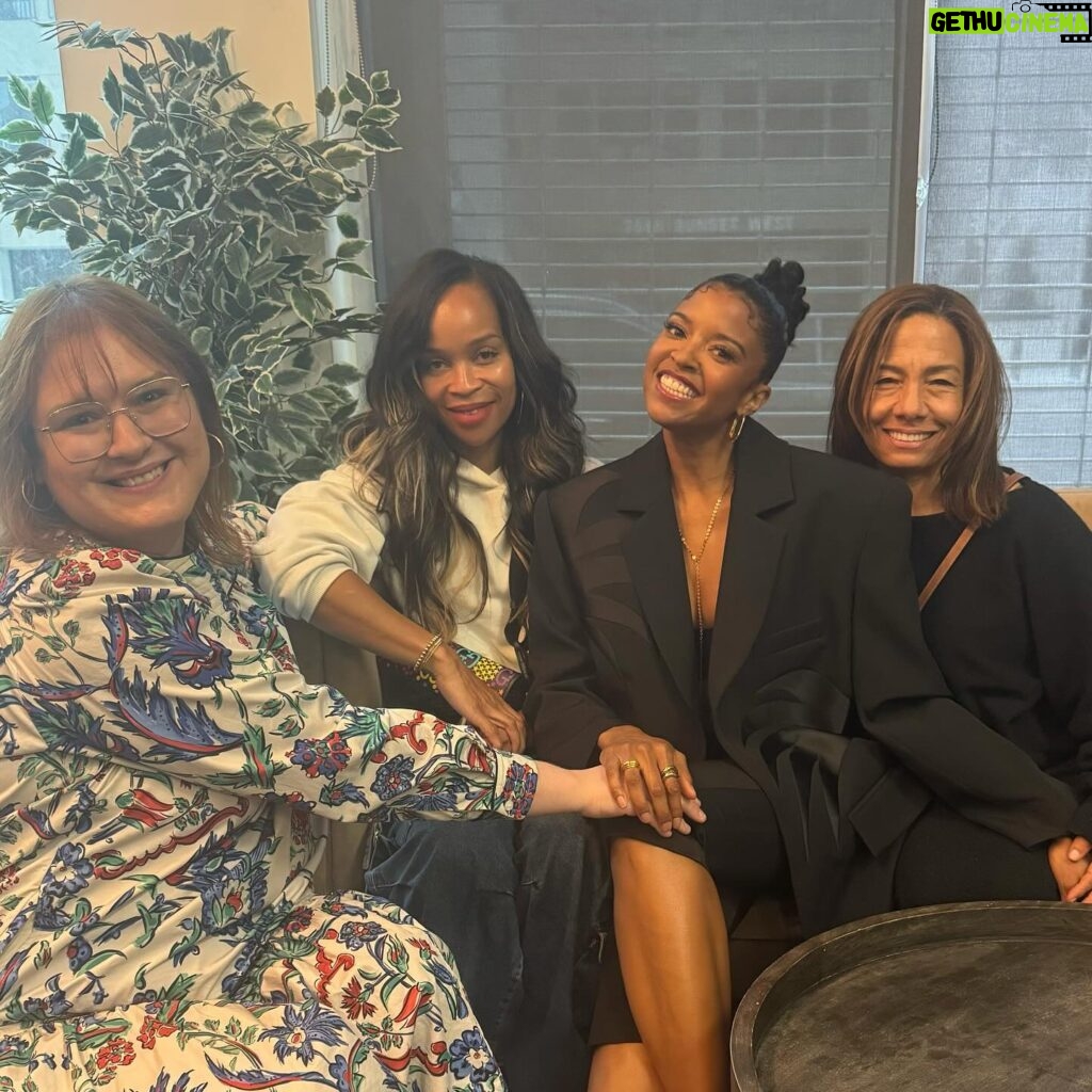 Renée Elise Goldsberry Instagram - Spent time with some of the BRILLIANT women that make #Girls5Eva possible! 1. @pigrob46 CHAIRMAN of Universal Studio Group. Champion of so many brilliant shows and story tellers. This doesn’t happen without her. 2. My beloved girls with @scardinoandsons our genius show creator! 3 @takishahair @autumnmoultriebeauty magician stylists, @amandajpel publicist. All gifted at bringing beauty out of everyone around them. 4. Why do I want our show to last forever? This is a work dinner! Sitting around with these gorgeous souls, discovering their favorite restaurants, best friends, and learning @sarabareilles speaks Italian! #ThisIsMyAwardsSeason Emmy®️ #photodump #FYCUSG @universaltv @nbcuniversal 📷: @j2pix @netflix Stylist- @sarahslutsky 👗: @31philliplim 👠: @louboutinworld 👛: @mansurgavriel 💎: @_jennybird