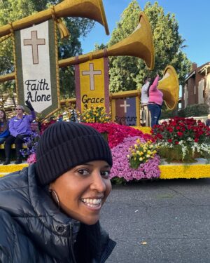 Renée Elise Goldsberry Instagram - My 2024 started with a PARADE!
#RoseBowlParade
The Grand Marshall was 🔥! @audramcdonald #willswenson
4ever grateful 4 the invite! @cswanson44 @meswanson @coleswanson_ @lukeswannn @kenjiswanson @juliarswanson 
#HAPPYNEWYEAR2024