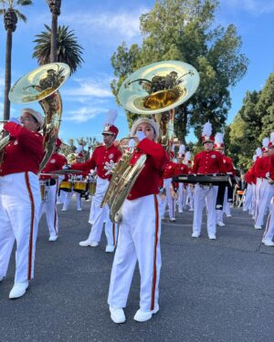Renée Elise Goldsberry Instagram - My 2024 started with a PARADE!
#RoseBowlParade
The Grand Marshall was 🔥! @audramcdonald #willswenson
4ever grateful 4 the invite! @cswanson44 @meswanson @coleswanson_ @lukeswannn @kenjiswanson @juliarswanson 
#HAPPYNEWYEAR2024